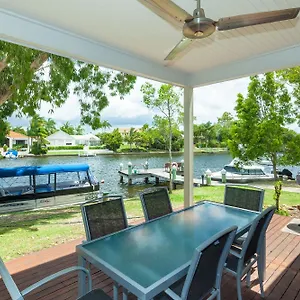 Noosa Entrance Waterfront **** Нусавиль